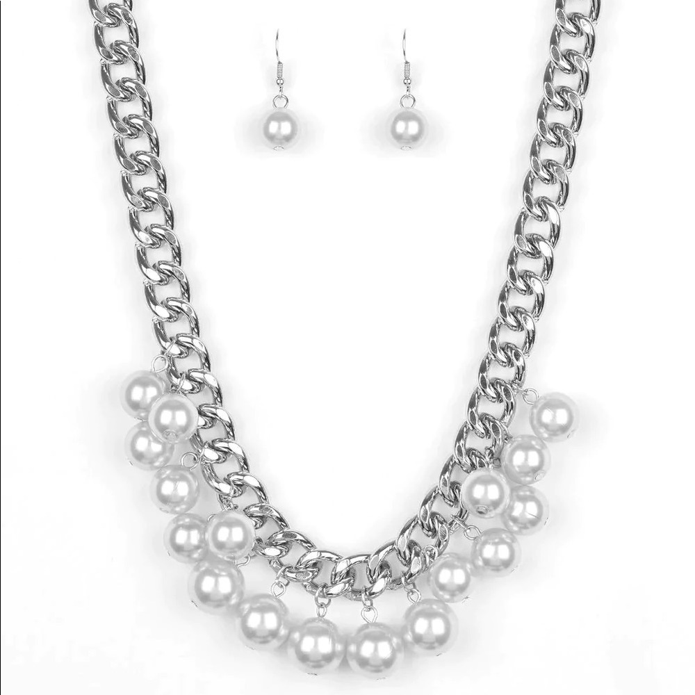 Get Off My Runway - Silver Necklace - Paparazzi Accessories